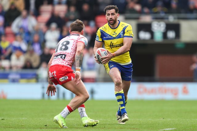 Toby King of Warrington Wolves runs with the ball during the Betfred Super League Round 8 match Leigh Leopards vs Warrington Wolves at Leigh Sports Village, Leigh, United Kingdom, 19th April 2025

(Photo by Gareth Evans/News Images)