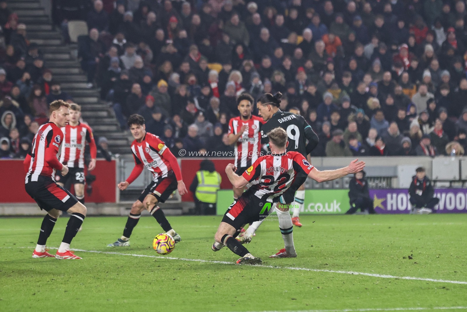 Darwin NÃºÃ±ez of Liverpool scores to make it 0-1 during the Premier League match Brentford vs Liverpool at The Gtech Community Stadium, London, United Kingdom, 18th January 2025

(Photo by Alfie Cosgrove/News Images)