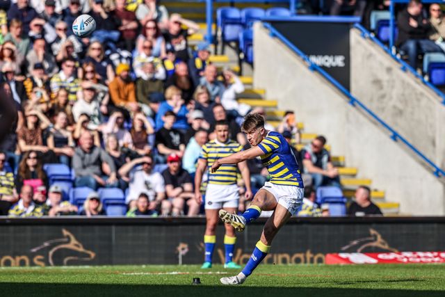 Ewan Irwin of Warrington Wolves scores a penalty during the Betfred Super League round 5 match Warrington Wolves vs Castleford Tigers at The Halliwell Jones Stadium, Warrington, United Kingdom on 21 March 2026

(Photo by Alfie Cosgrove/News Images)