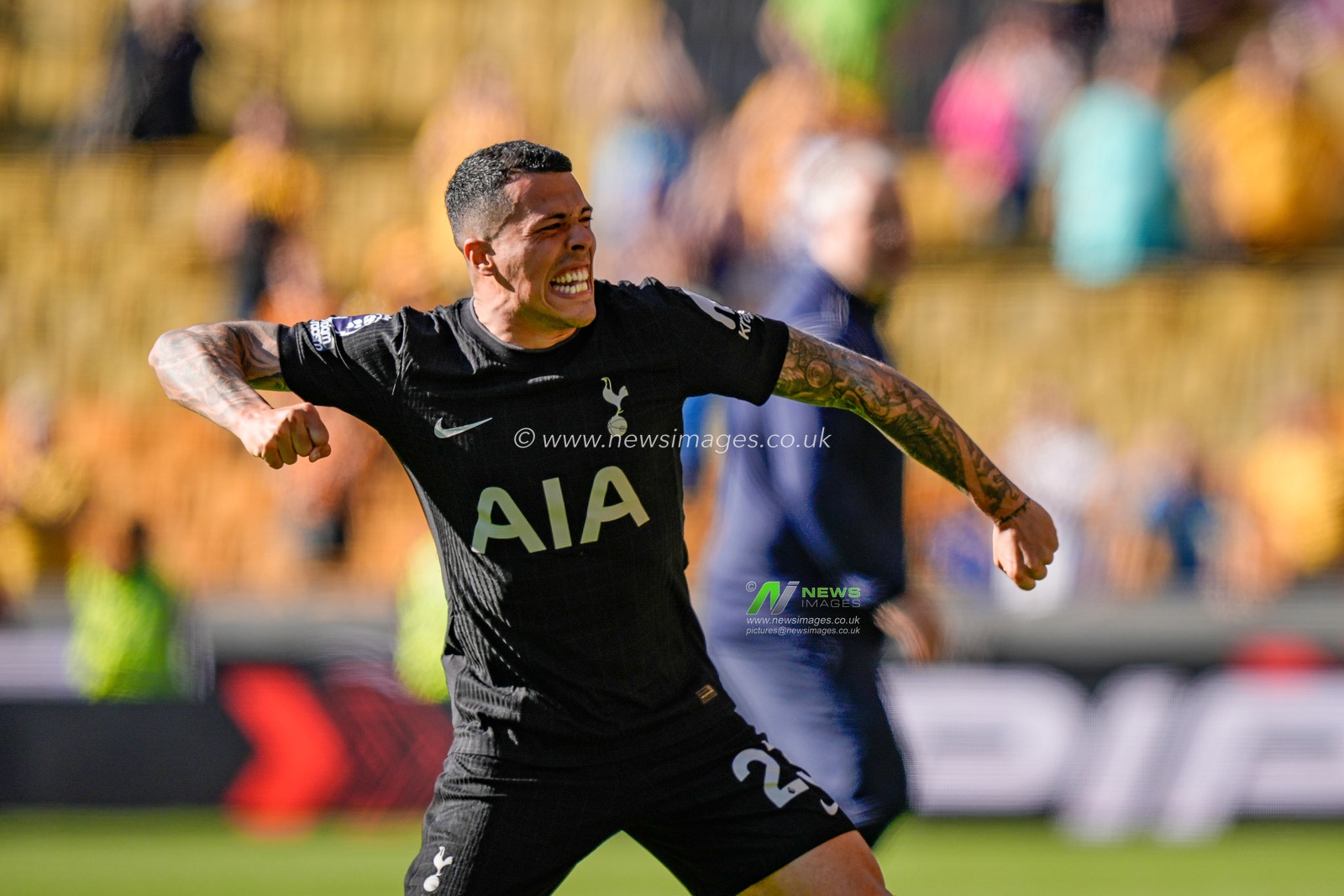 Pedro Porro of Tottenham Hotspur applauds the fans after the final whistle  during the Premier League match Wolverhampton Wanderers vs Tottenham Hotspur at Molineux, Wolverhampton, United Kingdom on 25 April 2026

(Photo by Maynard Manyowa/News Images)
