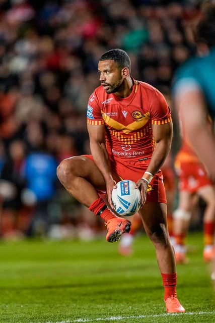 Kruise Leeming of Catalans Dragons taps to restart play during the Betfred Challenge Cup Quarter Final match St Helens vs Catalans Dragons at The BrewDog Stadium, St Helens, United Kingdom on 10 April 2026

(Photo by Maynard Manyowa/News Images)