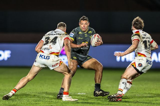 Ryan Hall of Leeds Rhinos breaks with the ball during the Betfred Super League round 7 match Bradford Bulls vs Leeds Rhinos at Odsal Stadium, Bradford, United Kingdom on 03 April 2026

(Photo by Alfie Cosgrove/News Images)