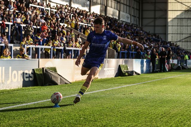 Josh Thewlis of Warrington Wolves in the pre-game warm up during the Betfred Super League round 21 match Warrington Wolves vs Wigan Warriors at Halliwell Jones Stadium, Warrington, United Kingdom, 8th August 2025

(Photo by Alfie Cosgrove/News Images)