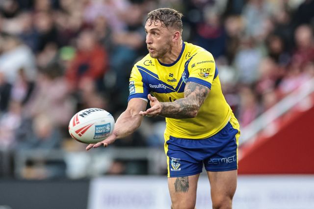 Sam Powell of Warrington Wolves offloads the ball during the Betfred Super League Round 20 Leigh Leopards vs Warrington Wolves at Leigh Sports Village, Leigh, United Kingdom, 1st August 2025

(Photo by Mark Cosgrove/News Images)