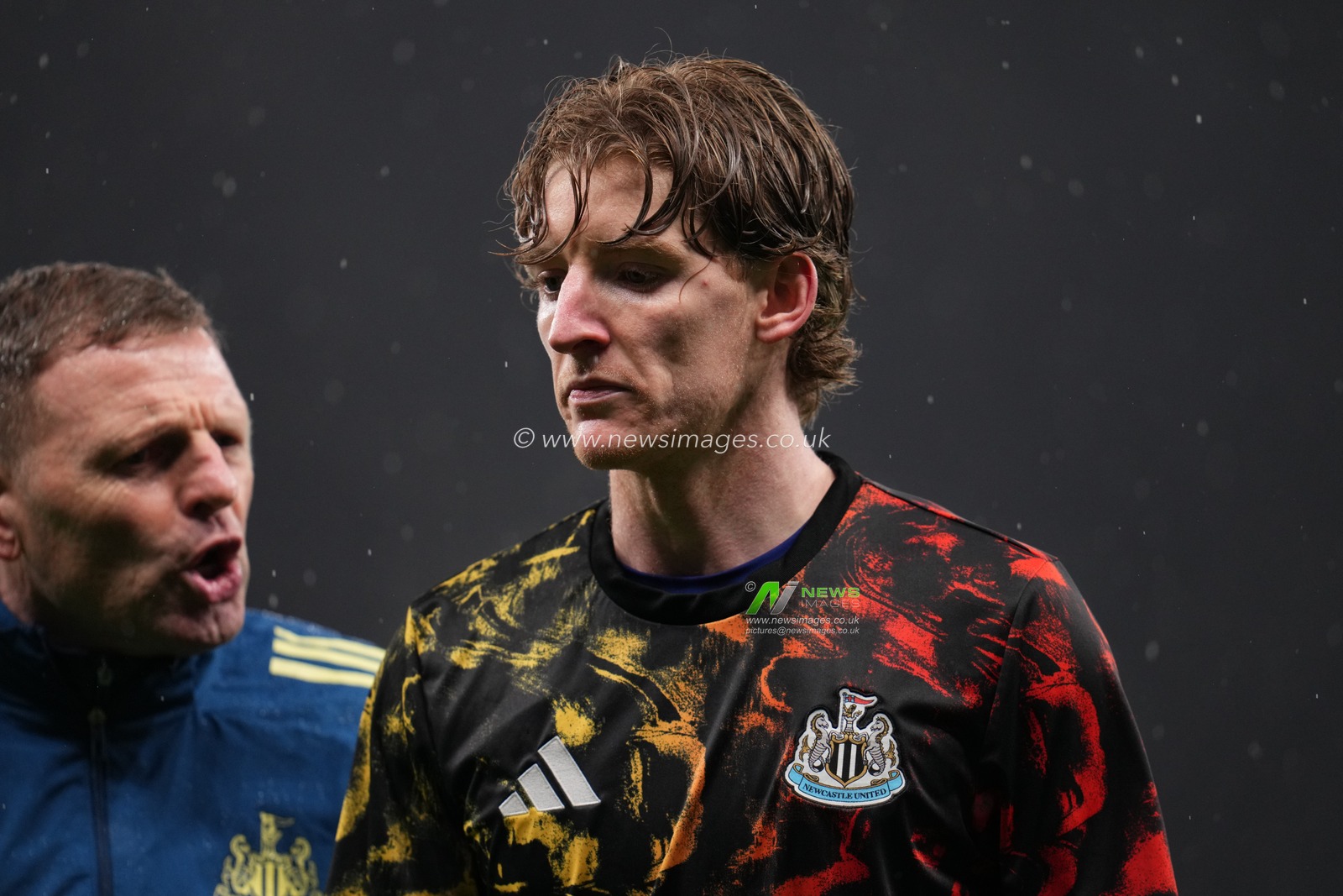Anthony Gordon of Newcastle United warming up during the Premier League match Tottenham Hotspur vs Newcastle Untied at Tottenham Hotspur Stadium, London, United Kingdom on 10 February 2026

(Photo by Harvey Murphy/News Images)