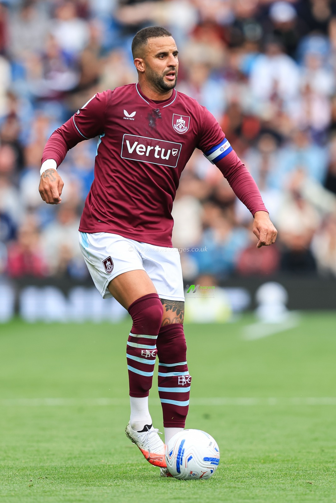 Kyle Walker of Burnley with ball at his feet during the Sky Bet Championship match Burnley vs West Ham United at Turf Moor, Burnley, United Kingdom on 16 August 2026

(Photo by Jorge Horsted/News Images)