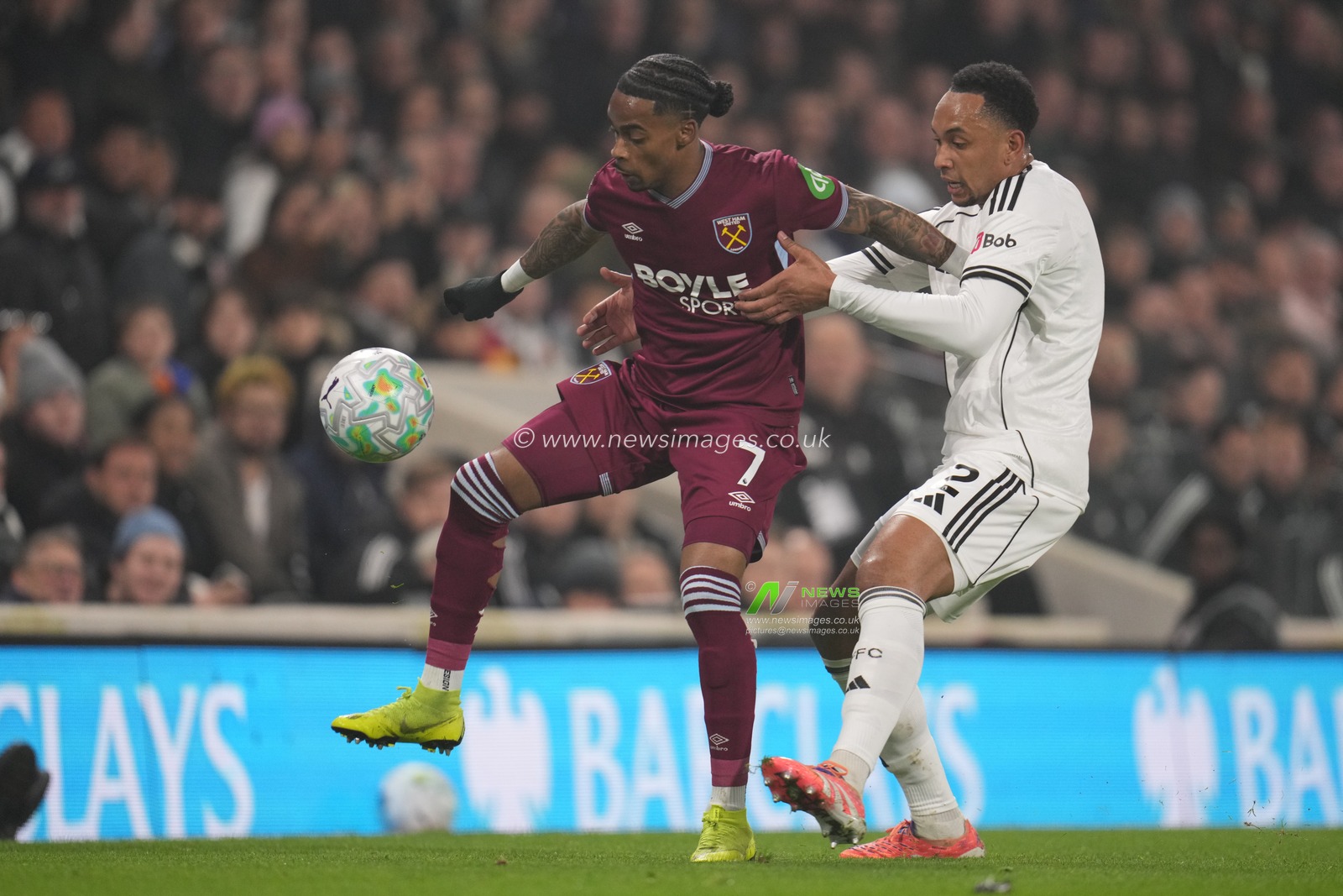 Kenny Tete of Fulham and Crysencio Summerville of West Ham United battle during the Premier League match Fulham vs West Ham United at Craven Cottage, London, United Kingdom on 04 March 2026

(Photo by Harvey Murphy/News Images)