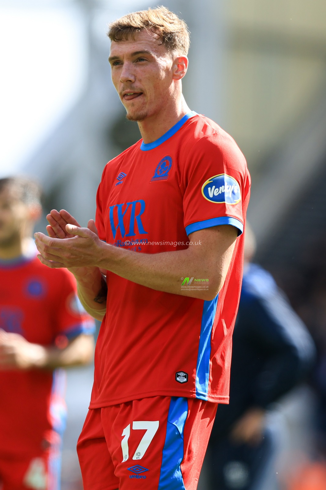 Hayden Carter of Blackburn Rovers claps fans at full time the Sky Bet Championship match Preston North End vs Blackburn Rovers at Deepdale, Preston, United Kingdom on 05 September 2026

(Photo by Jorge Horsted/News Images)