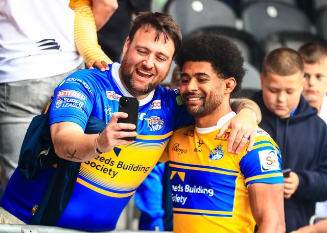 Kallum Watkins of Leeds Rhinos has photo with fans during the Betfred Super League Round 24 match Hull FC vs Leeds Rhinos at MKM Stadium, Hull, United Kingdom, 30th August 2025

(Photo by Richard Bierton/News Images)
