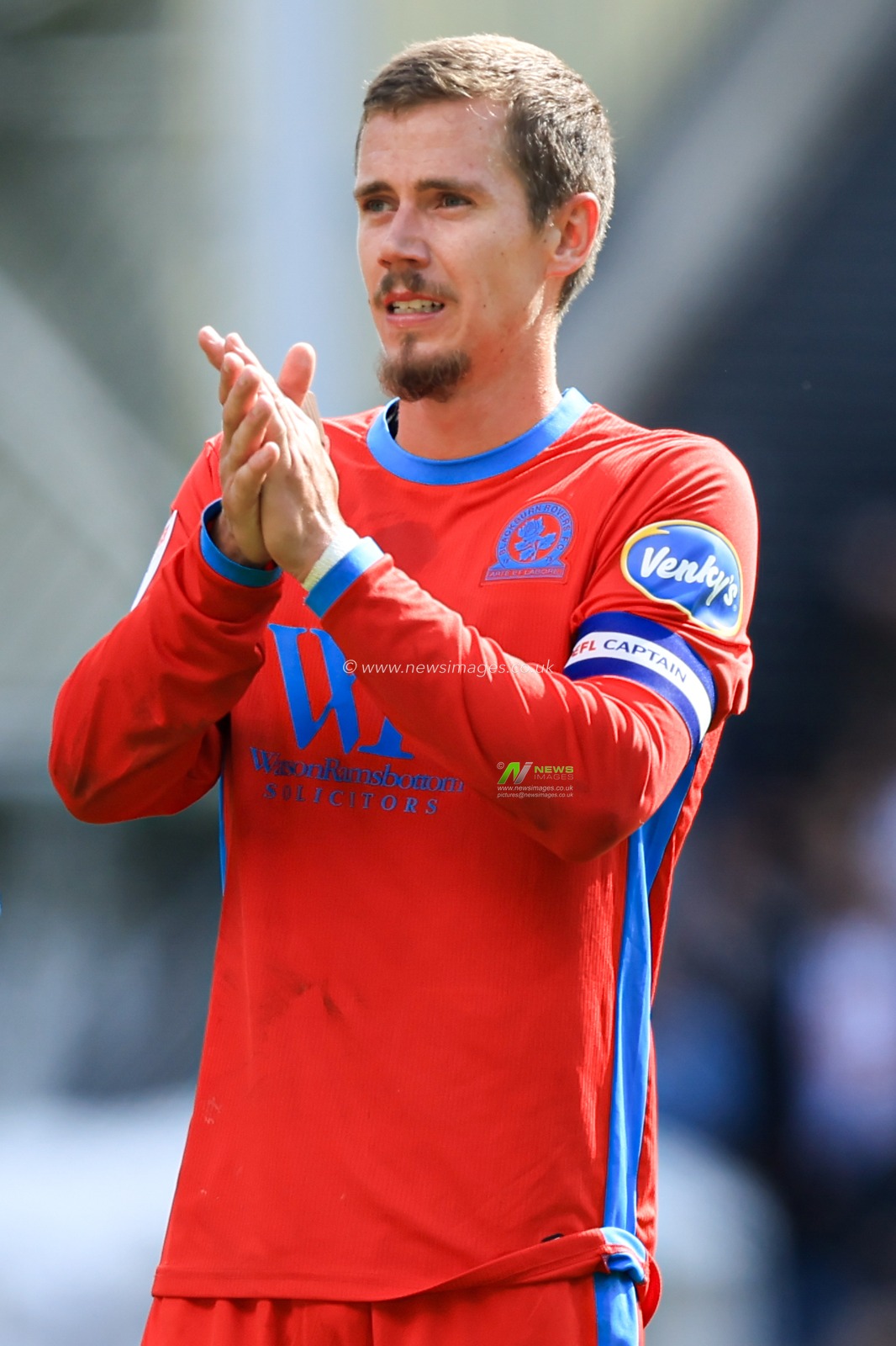 Todd Cantwell of Blackburn Rovers claps fans at full time after the Sky Bet Championship match Preston North End vs Blackburn Rovers at Deepdale, Preston, United Kingdom on 05 September 2026

(Photo by Jorge Horsted/News Images)