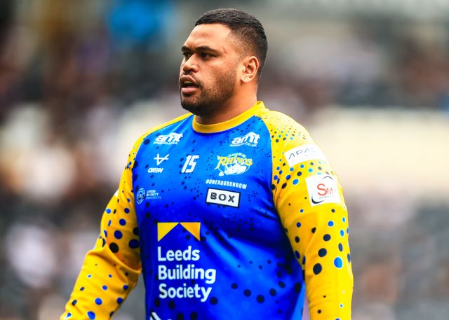 Sam Lisone of Leeds Rhinos in the pre-game warm up  during the Betfred Super League Round 24 match Hull FC vs Leeds Rhinos at MKM Stadium, Hull, United Kingdom, 30th August 2025

(Photo by Richard Bierton/News Images)