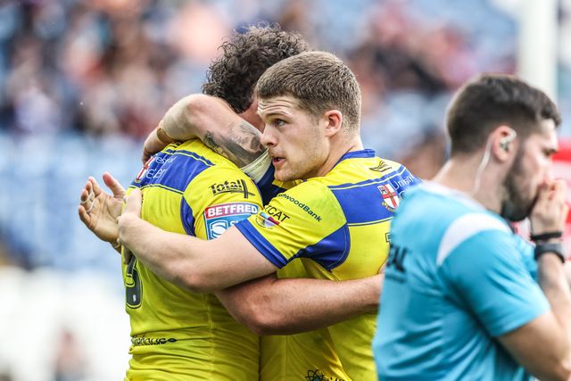 Toby King of Warrington Wolves celebrates his try during the Betfred Super League Round 23 match Huddersfield Giants vs Warrington Wolves at Accu Stadium, Huddersfield, United Kingdom, 24th August 2025

(Photo by Alfie Cosgrove/News Images)