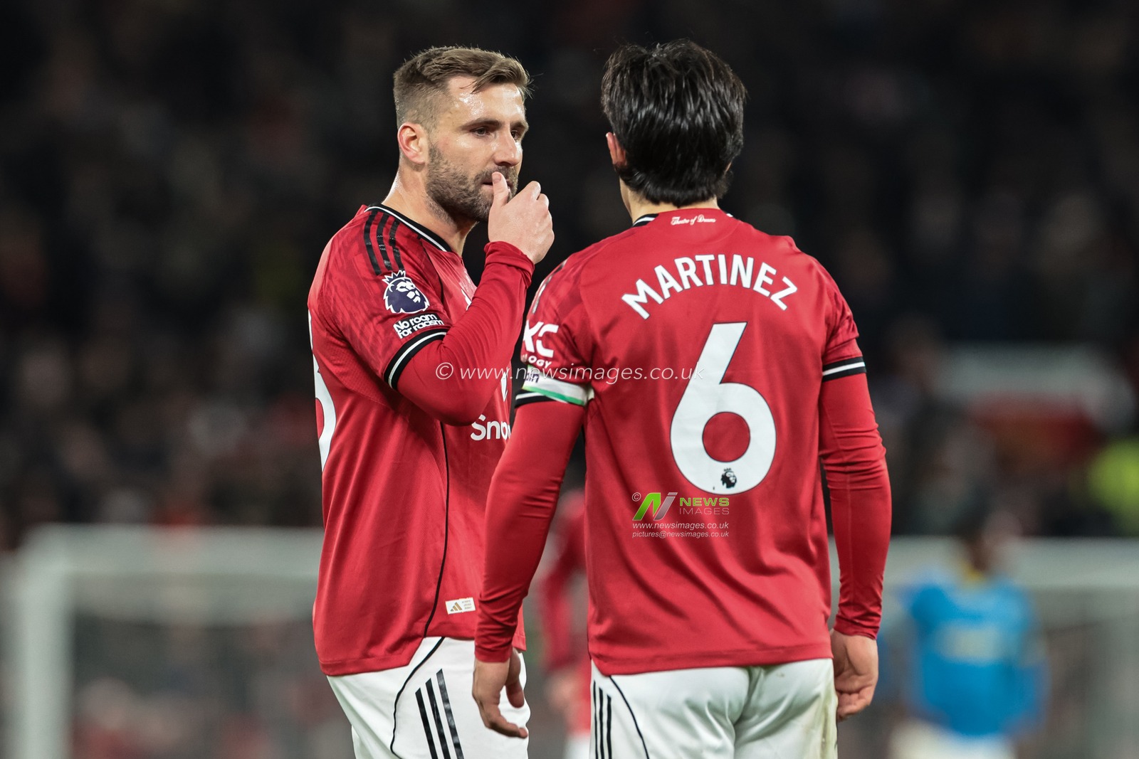 Luke Shaw of Manchester United speaks with Lisandro Martinez of Manchester United during the Premier League match Manchester United vs Wolverhampton Wanderers at Old Trafford, Manchester, United Kingdom, 30th December 2025

(Photo by Mark Cosgrove/News Images)

*** GER AUT SUI OUT ***