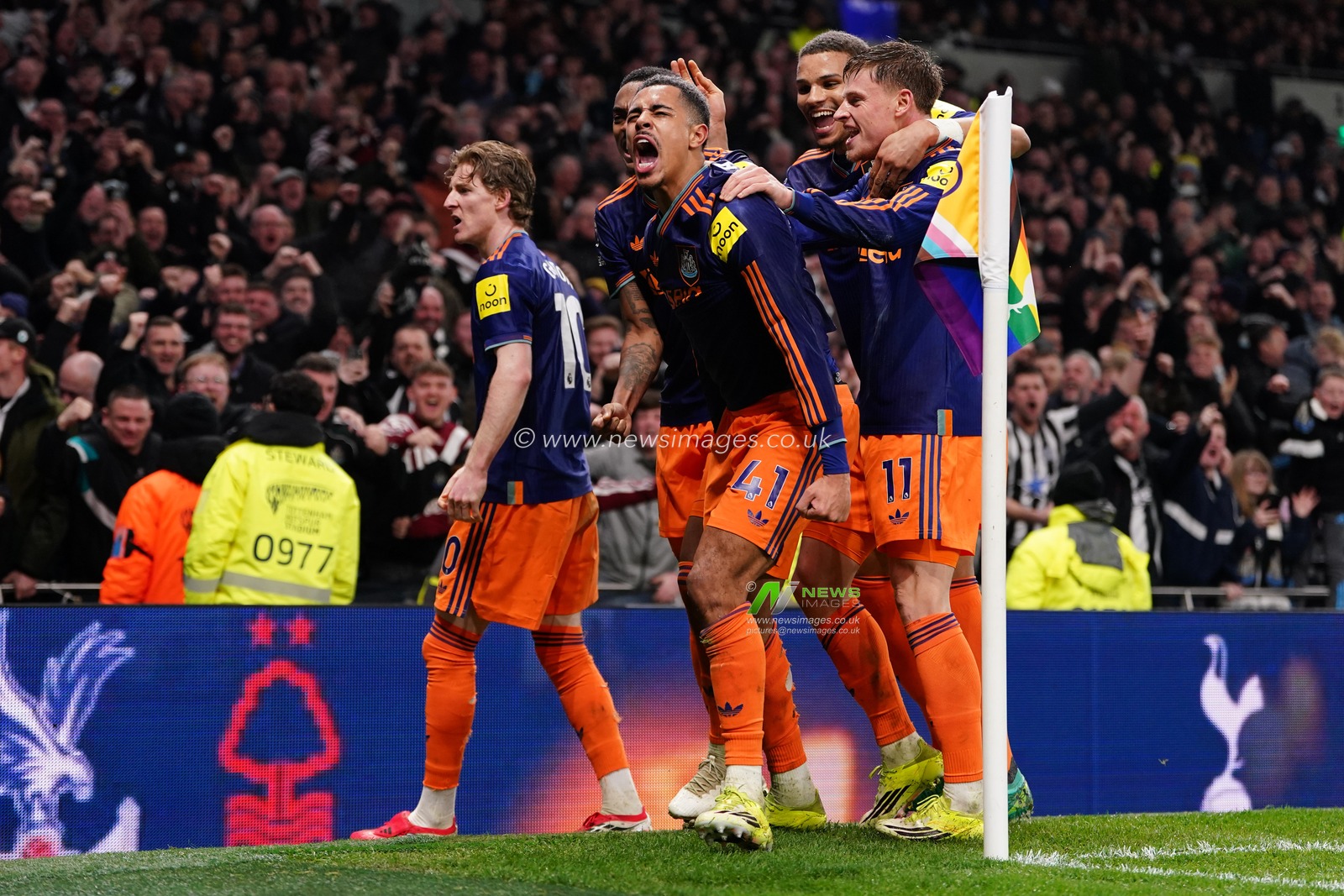 Newcatle players celebrate 1-2 lead during the Premier League match Tottenham Hotspur vs Newcastle Untied at Tottenham Hotspur Stadium, London, United Kingdom on 10 February 2026

(Photo by Harvey Murphy/News Images)