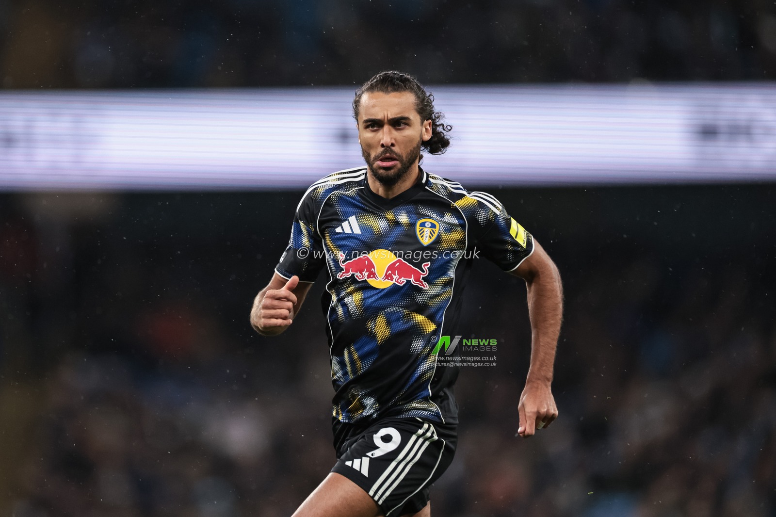 Dominic Calvert-Lewin of Leeds United in action during the Premier League match Manchester City vs Leeds United at Etihad Stadium, Manchester, United Kingdom, 29th November 2025

(Photo by Mark Cosgrove/News Images)

*** GER AUT SUI OUT ***
