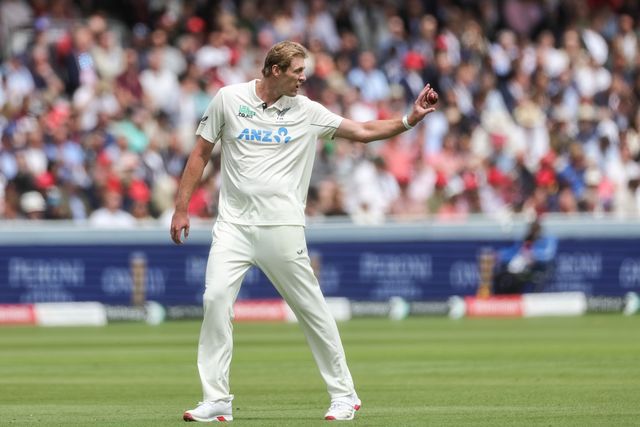 Kyle Jamieson of New Zealand receives the ball during the 1st Rothesay Test Match Day 2 match England vs New Zealand at Lords, London, United Kingdom on 05 June 2026

(Photo by Mark Cosgrove/News Images)