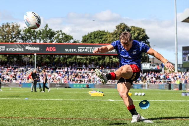Leon Hayes of Warrington Wolves in the pre-game warm up during the Betfred Super League round 26 match Wakefield Trinity vs Warrington Wolves at DIY Kitchens Stadium, Wakefield, United Kingdom on 05 September 2026

(Photo by Alfie Cosgrove/News Images)