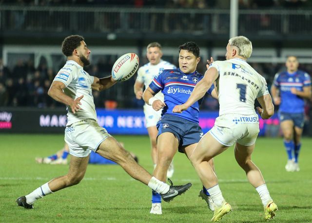 Masin Lino of Wakefield Trinity kicks the ball on during the Betfred Super League Round 1 match Wakefield Trinity vs Toulouse Olympique at DIY Kitchens Stadium, Wakefield, United Kingdom on 14 February 2026

(Photo by Richard Bierton/News Images)