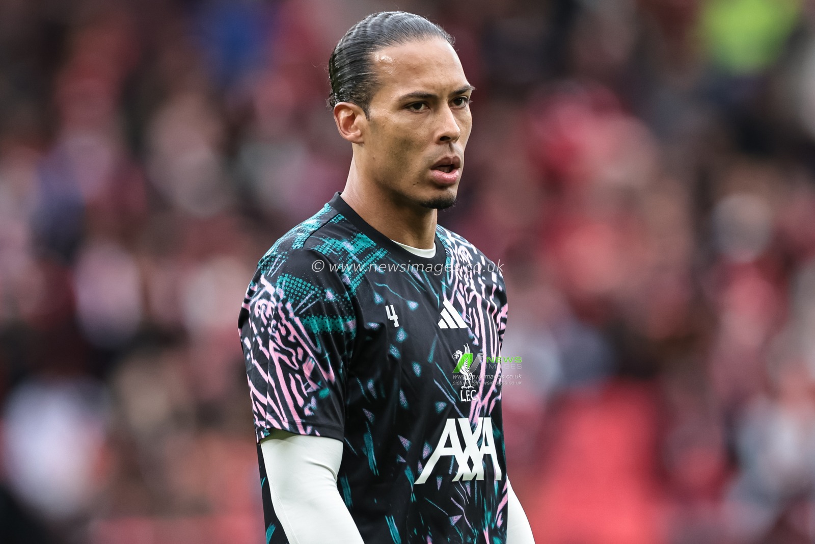 Virgil van Dijk of Liverpool in the pregame warmup session during the Premier League match Manchester United vs Liverpool at Old Trafford, Manchester, United Kingdom on 03 May 2026

(Photo by Mark Cosgrove/News Images)