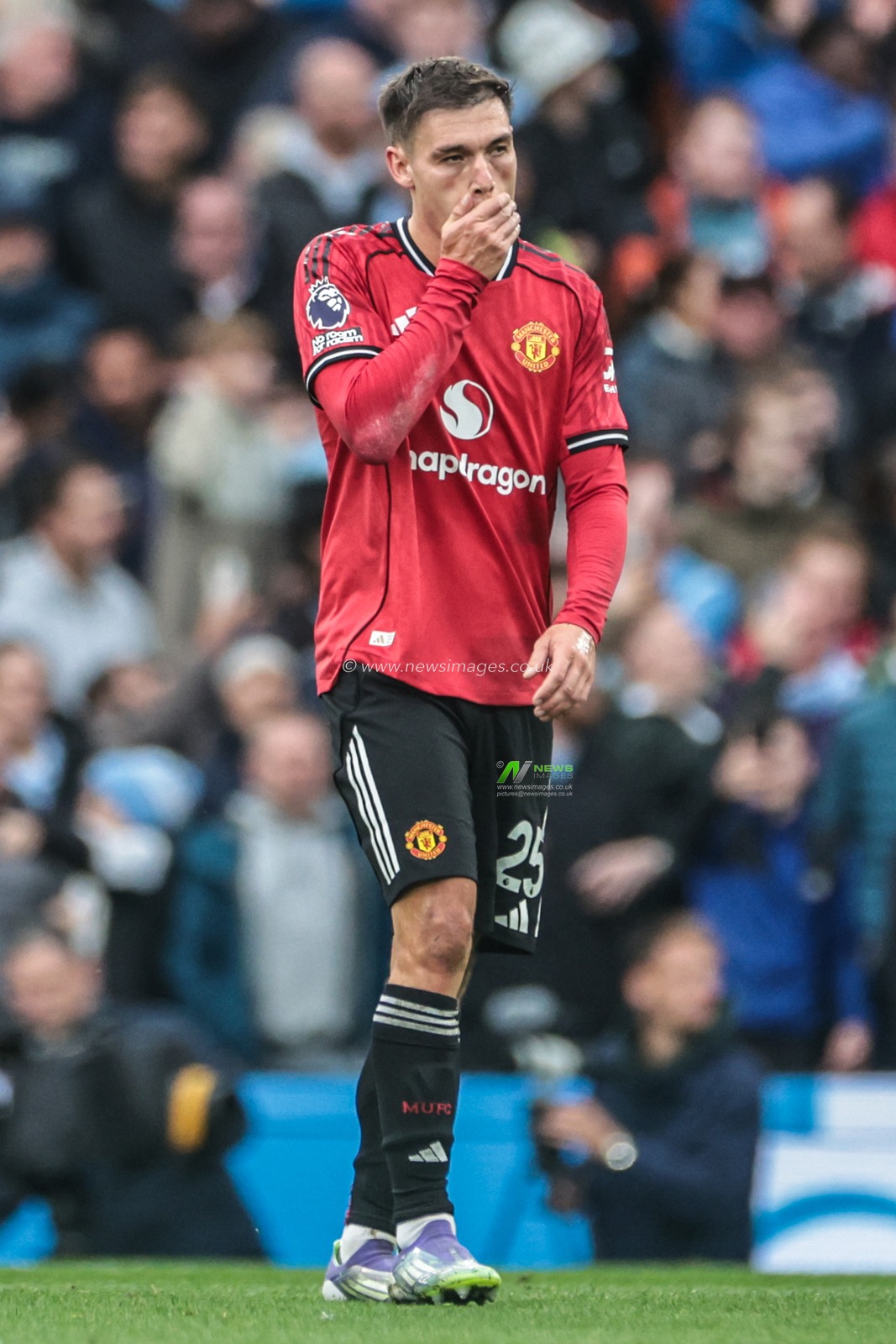 Manuel Ugarte of Manchester United during the Premier League match Manchester City vs Manchester United at Etihad Stadium, Manchester, United Kingdom, 14th September 2025

(Photo by Mark Cosgrove/News Images)