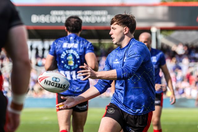 Charlie Mckler of Warrington in the pre-game warm up during the Betfred Super League round 26 match Wakefield Trinity vs Warrington Wolves at DIY Kitchens Stadium, Wakefield, United Kingdom on 05 September 2026

(Photo by Alfie Cosgrove/News Images)