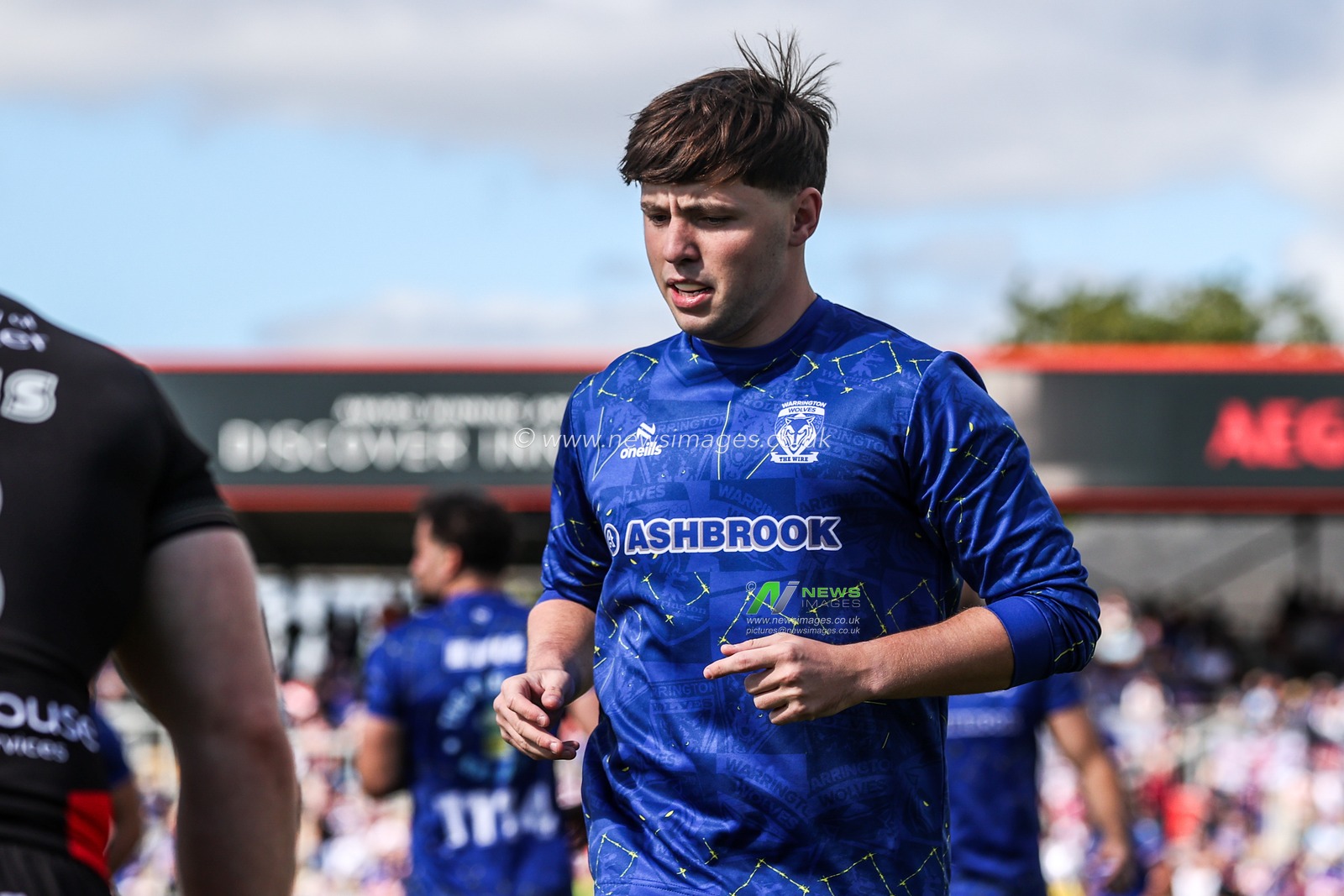 Charlie Mckler of Warrington in the pre-game warm up during the Betfred Super League round 26 match Wakefield Trinity vs Warrington Wolves at DIY Kitchens Stadium, Wakefield, United Kingdom on 05 September 2026

(Photo by Alfie Cosgrove/News Images)