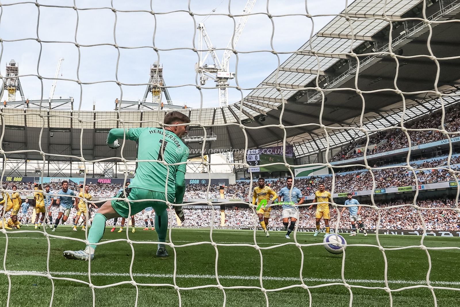 Kevin De Bruyne of Manchester City scores to make it 1-2 during the Premier League match Manchester City vs Crystal Palace at Etihad Stadium, Manchester, United Kingdom, 12th April 2025

(Photo by Mark Cosgrove/News Images)