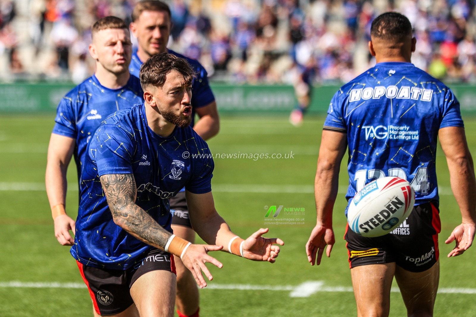 Matty Ashton of Warrington Wolves in the pre-game warm up during the Betfred Super League round 26 match Wakefield Trinity vs Warrington Wolves at DIY Kitchens Stadium, Wakefield, United Kingdom on 05 September 2026

(Photo by Alfie Cosgrove/News Images)