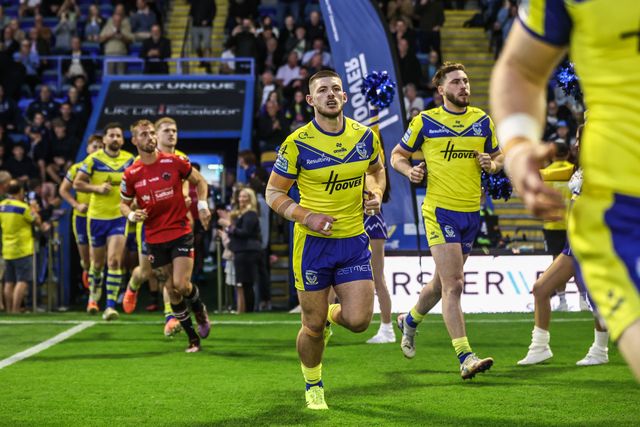 Danny Walker of Warrington Wolves comes out for the game during the Betfred Super League Round 24 match Warrington Wolves vs Salford Red Devils at Halliwell Jones Stadium, Warrington, United Kingdom, 29th August 2025

(Photo by Alfie Cosgrove/News Images)