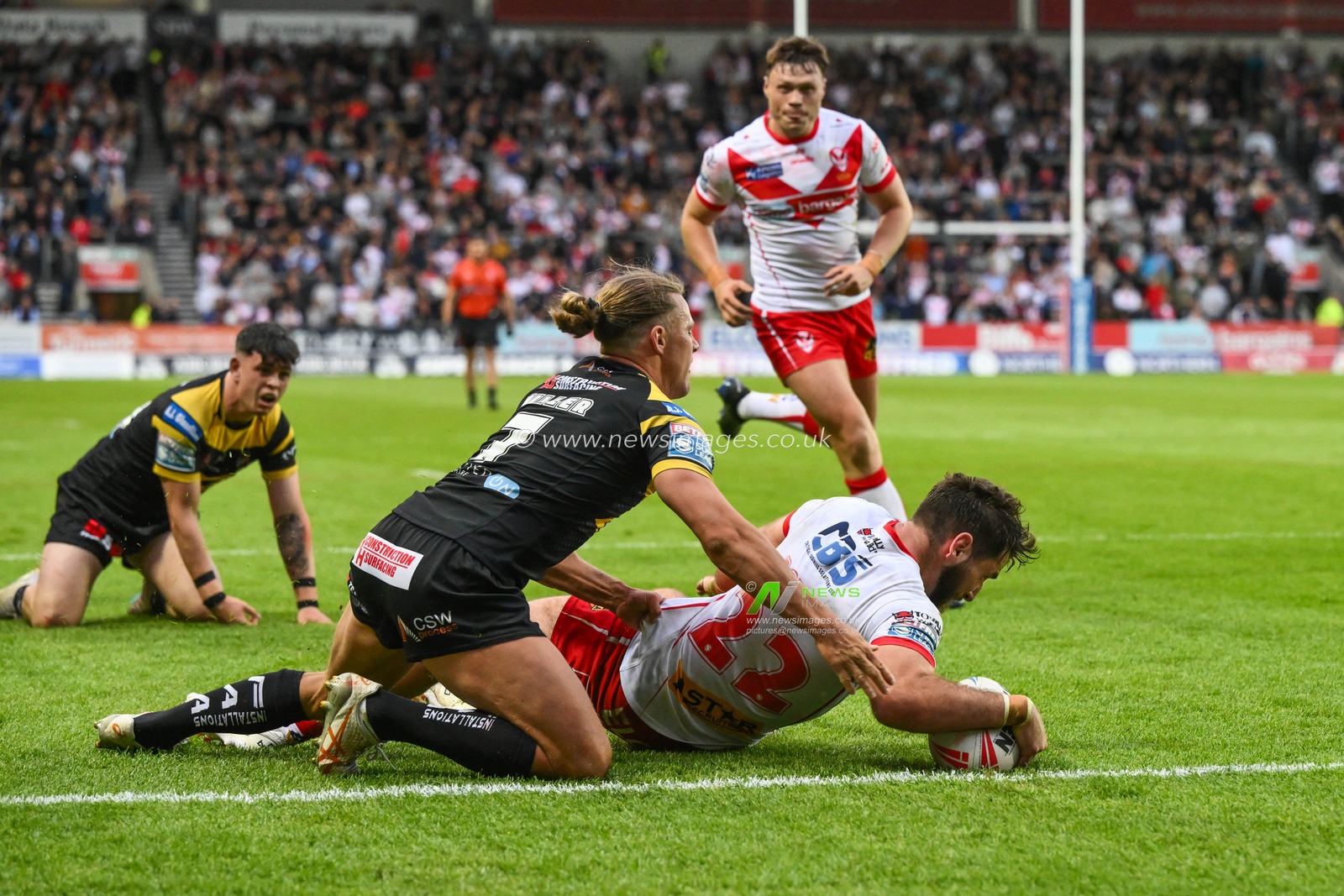 Sam Royle of St. Helens goes over for a try during the Betfred Super League Round 16 match St Helens vs Castleford Tigers at Totally Wicked Stadium, St Helens, United Kingdom, 5th July 2024

(Photo by Craig Thomas/News Images)