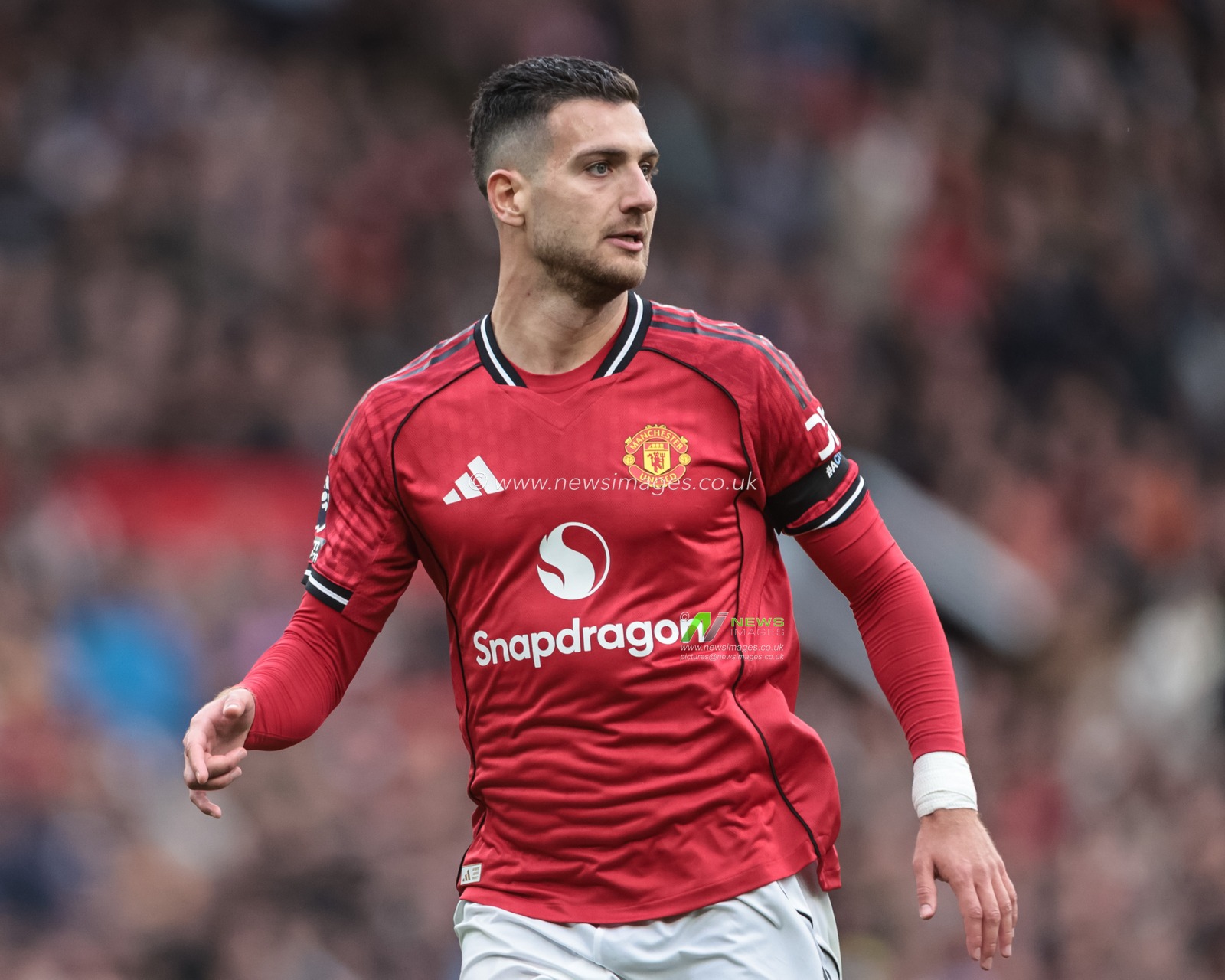 Diogo Dalot of Manchester United during the Premier League match Manchester United vs Sunderland at Old Trafford, Manchester, United Kingdom, 4th October 2025

(Photo by Mark Cosgrove/News Images)