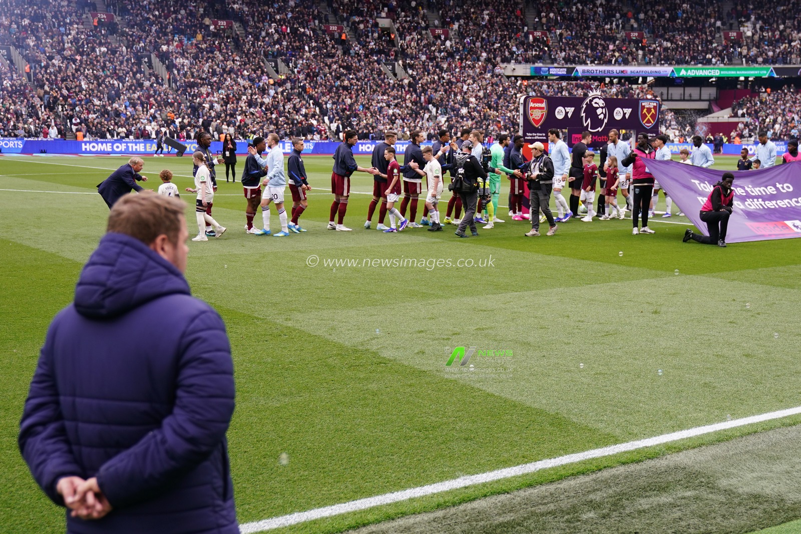 Players ahead of kick off during the Premier League match West Ham United vs Arsenal at London Stadium, London, United Kingdom on 10 May 2026

(Photo by Harvey Murphy/News Images)
