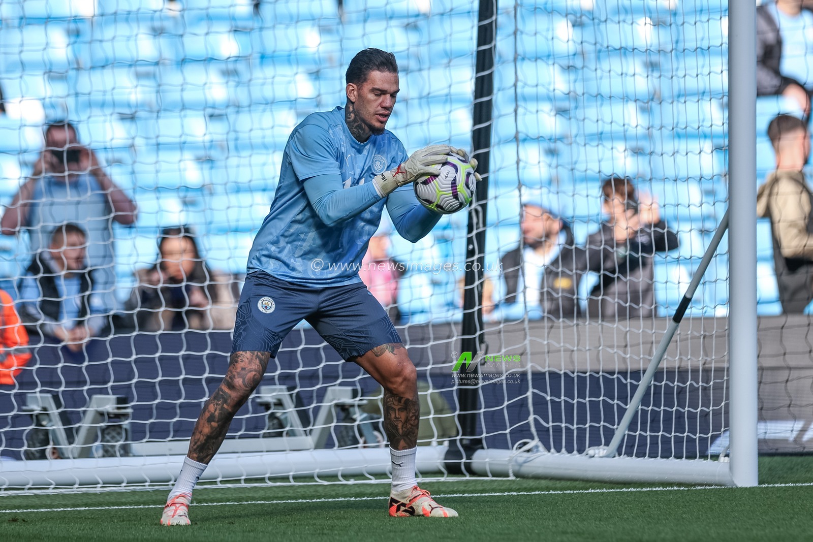 Ederson of Manchester City in the pregame warmup session during the Premier League match Manchester City vs Fulham at Etihad Stadium, Manchester, United Kingdom, 5th October 2024

(Photo by Mark Cosgrove/News Images)