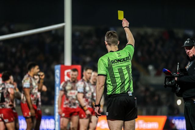 Jack Hughes of Leigh Leopards is sent off by referee Chris Kendal during the Betfred Super League round 5 match Wakefield Trinity vs Leigh Leopards at DIY Kitchens Stadium, Wakefield, United Kingdom on 20 March 2026

(Photo by Alfie Cosgrove/News Images)