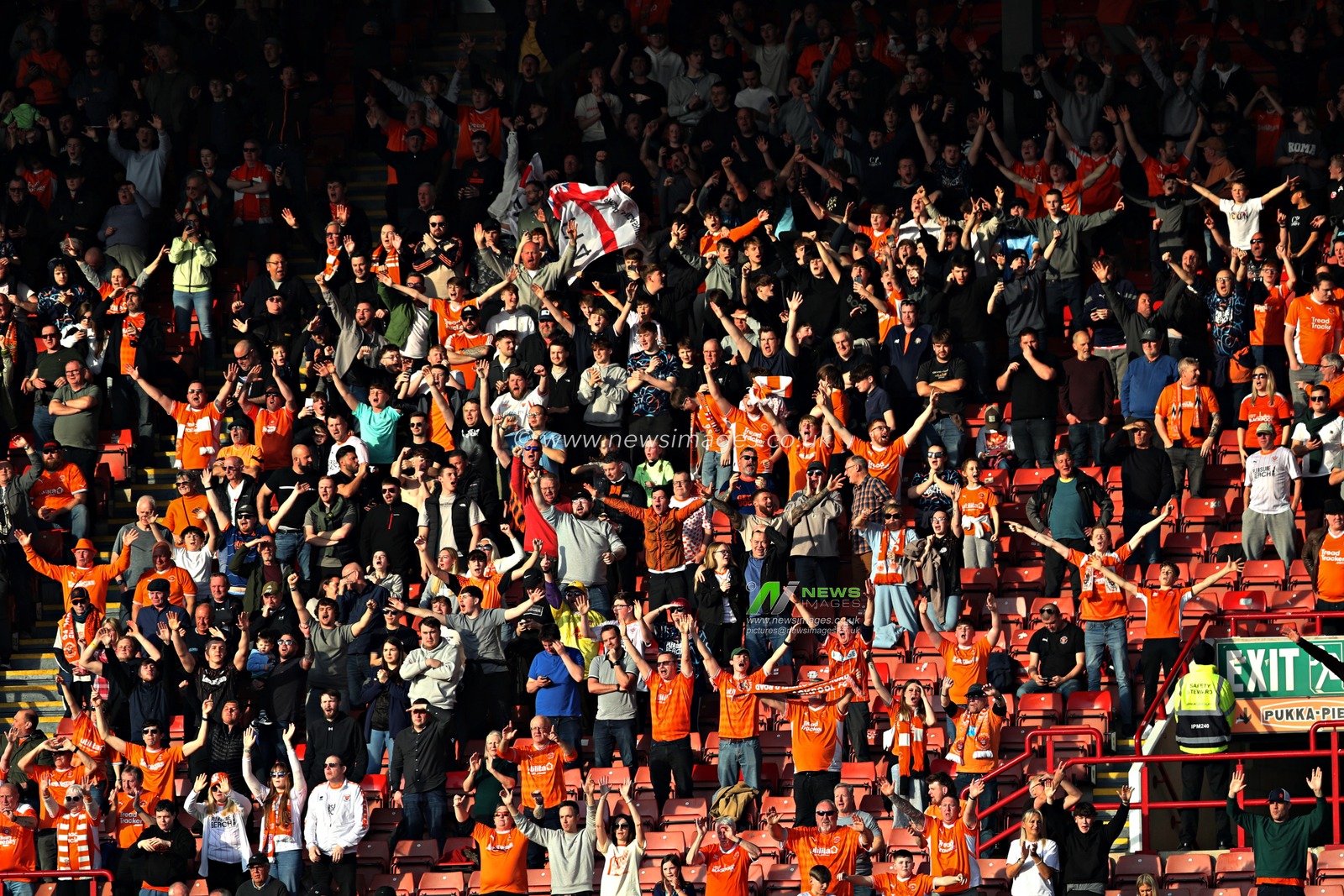 Blackpool fans celebrate taking the lead during the Sky Bet League 1 match Barnsley vs Blackpool at Oakwell, Barnsley, United Kingdom, 8th March 2025

(Photo by Sam Eaden/News Images)