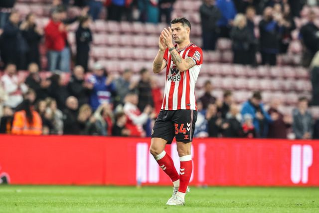 Granit Xhaka of Sunderland applauds the fans after the game during the Premier League match Sunderland vs Nottingham Forest at Stadium Of Light, Sunderland, United Kingdom on 24 April 2026

(Photo by Alfie Cosgrove/News Images)