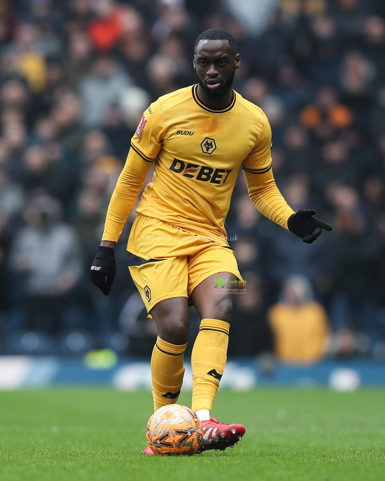 Toti Gomes of Wolverhampton Wanderers passes the ball during the Emirates FA Cup Fourth Round Blackburn Rovers vs Wolverhampton Wanderers at Ewood Park, Blackburn, United Kingdom, 9th February 2025

(Photo by Gareth Evans/News Images)