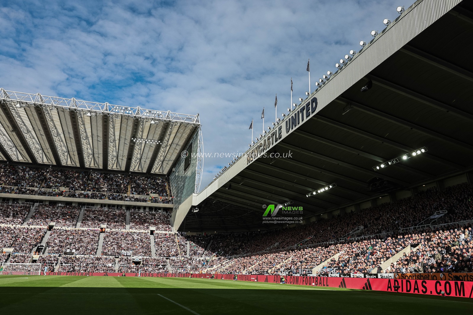 A full house at St Jamesâ€™ Park during the Premier League match Newcastle United vs Manchester City at St. James's Park, Newcastle, United Kingdom, 28th September 2024

(Photo by Mark Cosgrove/News Images)