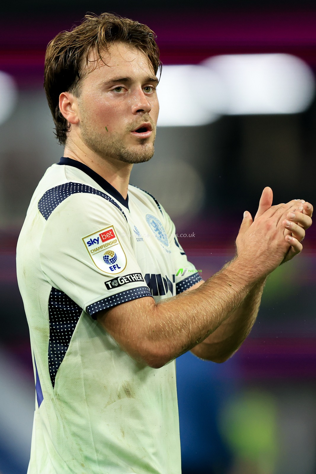 Aidan Morris of Middlesbrough claps fans after 1-1 draw during the Sky Bet Championship match Burnley vs Middlesbrough at Turf Moor, Burnley, United Kingdom on 02 September 2026

(Photo by Jorge Horsted/News Images)