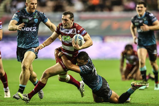 Jake Wardle of Wigan Warriors is tackled by Umyla Hanley of Leigh Leopards during the Betfred Super League Semi Final 1 match Wigan Warriors vs Leigh Leopards at The Brick Community Stadium, Wigan, United Kingdom, 3rd October 2025

(Photo by Alfie Cosgrove/News Images)