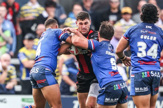 Sam Stone of Warrington Wolves is tackled by Corey Hall of Wakefield Trinity and Tyson Smoothy of Wakefield Trinity during the Betfred Super League round 26 match Wakefield Trinity vs Warrington Wolves at DIY Kitchens Stadium, Wakefield, United Kingdom on 05 September 2026

(Photo by Alfie Cosgrove/News Images)