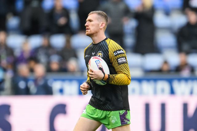 Rowan Milnes of Castleford Tigers during pre match warm up ahead of the Betfred Super League Round 8 match Wigan Warriors vs Castleford Tigers at DW Stadium, Wigan, United Kingdom, 19th April 2024

(Photo by Craig Thomas/News Images)
