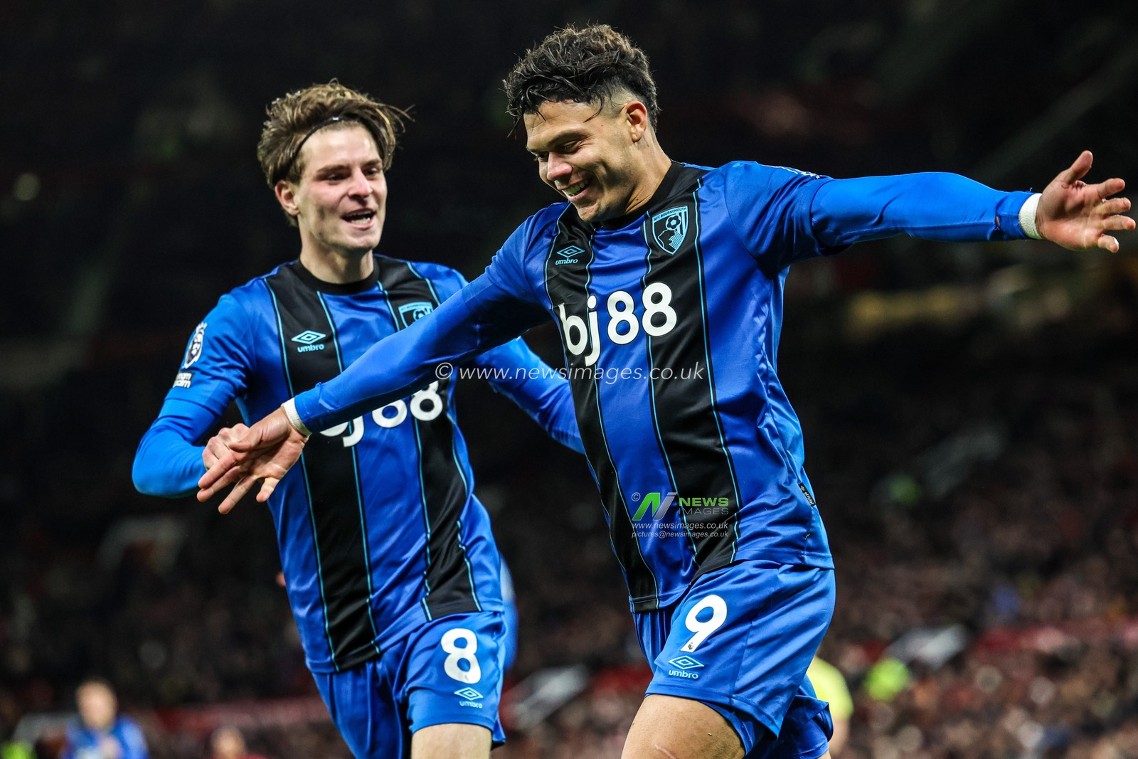 Evanilson of Bournemouth celebrates his goal to make it 2-2 during the Premier League match Manchester United vs Bournemouth at Old Trafford, Manchester, United Kingdom, 15th December 2025

(Photo by Mark Cosgrove/News Images)

*** GER AUT SUI OUT ***