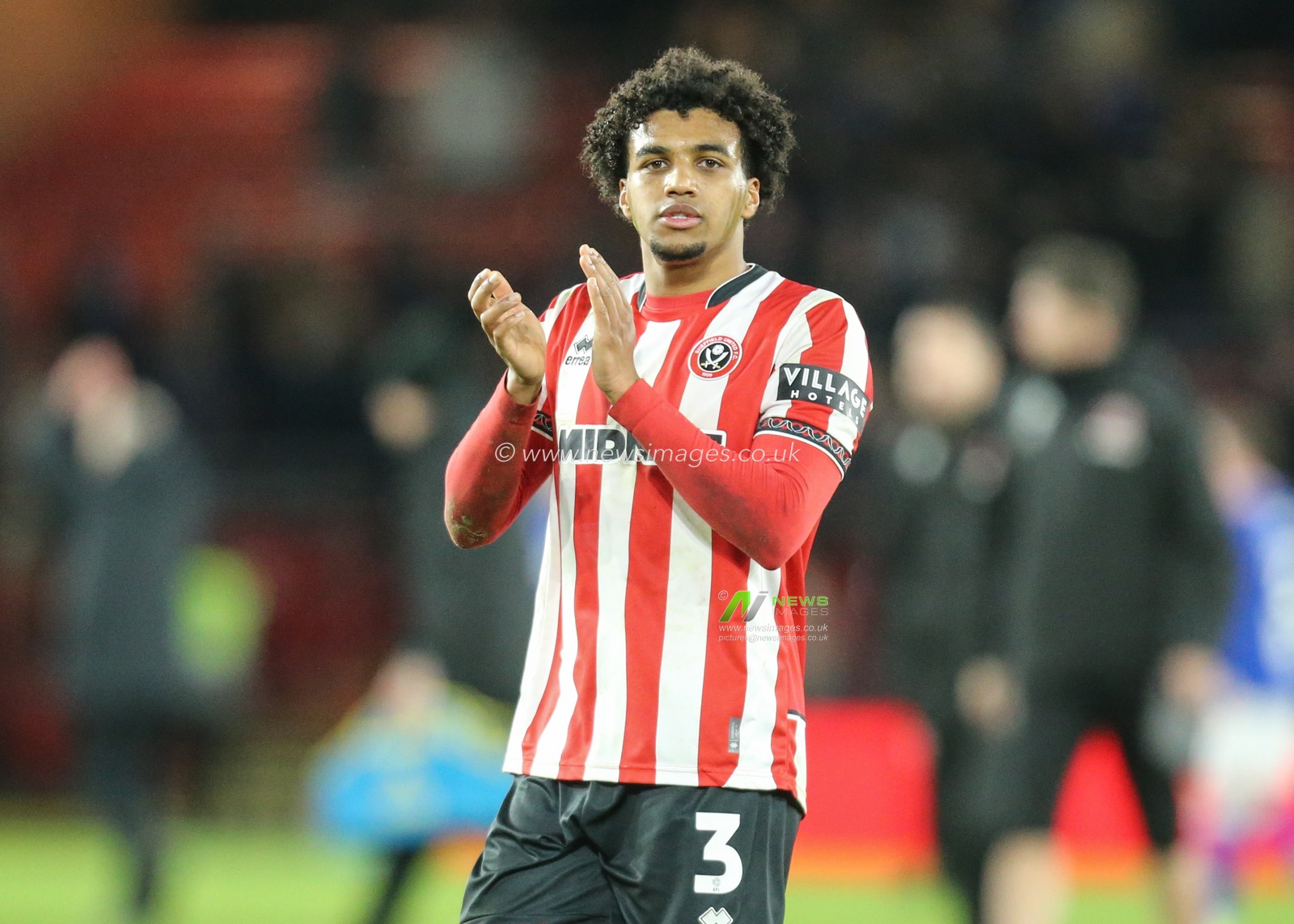 Sam McCallum of Sheffield United applauds the fans after the final whistle during the Sky Bet Championship match Sheffield United vs Ipswich Town at Bramall Lane, Sheffield, United Kingdom, 24th January 2026

(Photo by Richard Bierton/News Images)