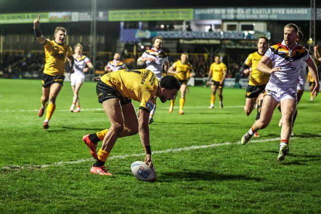 Darnell McIntosh of Castleford Tigers goes over for a try during the Betfred Super League round 6 match Castleford Tigers vs Bradford Bulls at OneBore Stadium, Castleford, Untied Kingdom on 26 March 2026

(Photo by Alfie Cosgrove/News Images)