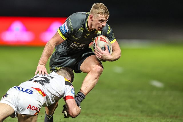 Lachlan Miller of Leeds Rhinos is tackled by Phoenix Steinwede of Bradford Bulls during the Betfred Super League round 7 match Bradford Bulls vs Leeds Rhinos at Odsal Stadium, Bradford, United Kingdom on 03 April 2026

(Photo by Alfie Cosgrove/News Images)