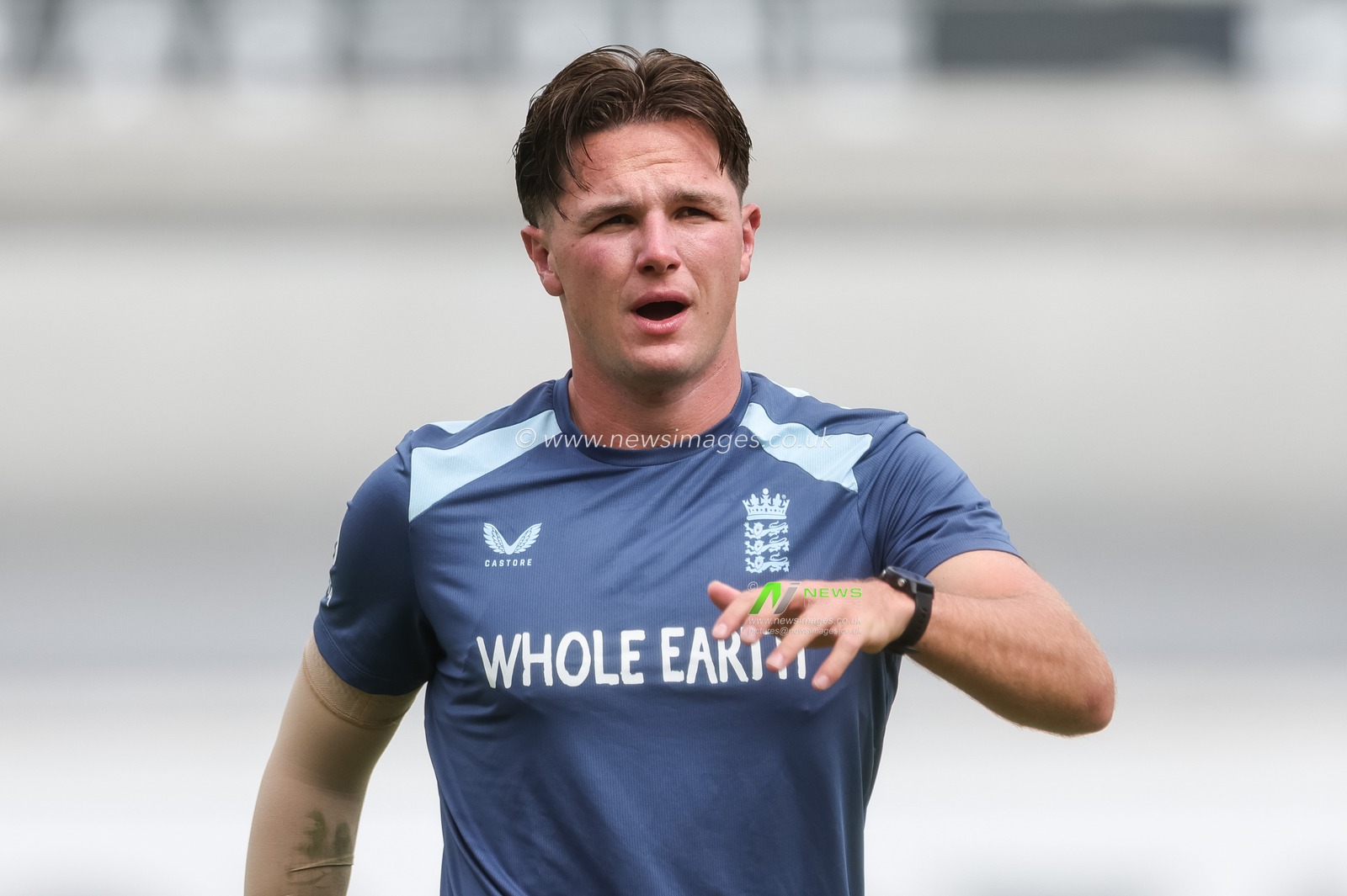 Sonny Baker of England in the pre-game warm up session during the 2nd Rothesay Test Match Day 2 match England vs New Zealand at The Kia Oval, London, United Kingdom on 18 June 2026

(Photo by Mark Cosgrove/News Images)