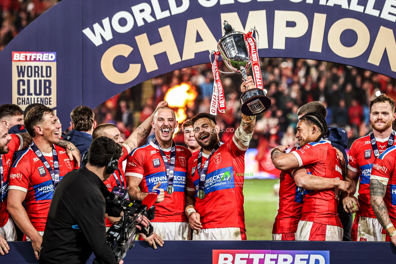 Rhyse Martin of Hull KR lifts the Club World Challenge Trophy during the World Club Challenge 2026 match Hull KR vs Brisbane Broncos at MKM Stadium, Hull, United Kingdom on 19 February 2026

(Photo by Alfie Cosgrove/News Images)