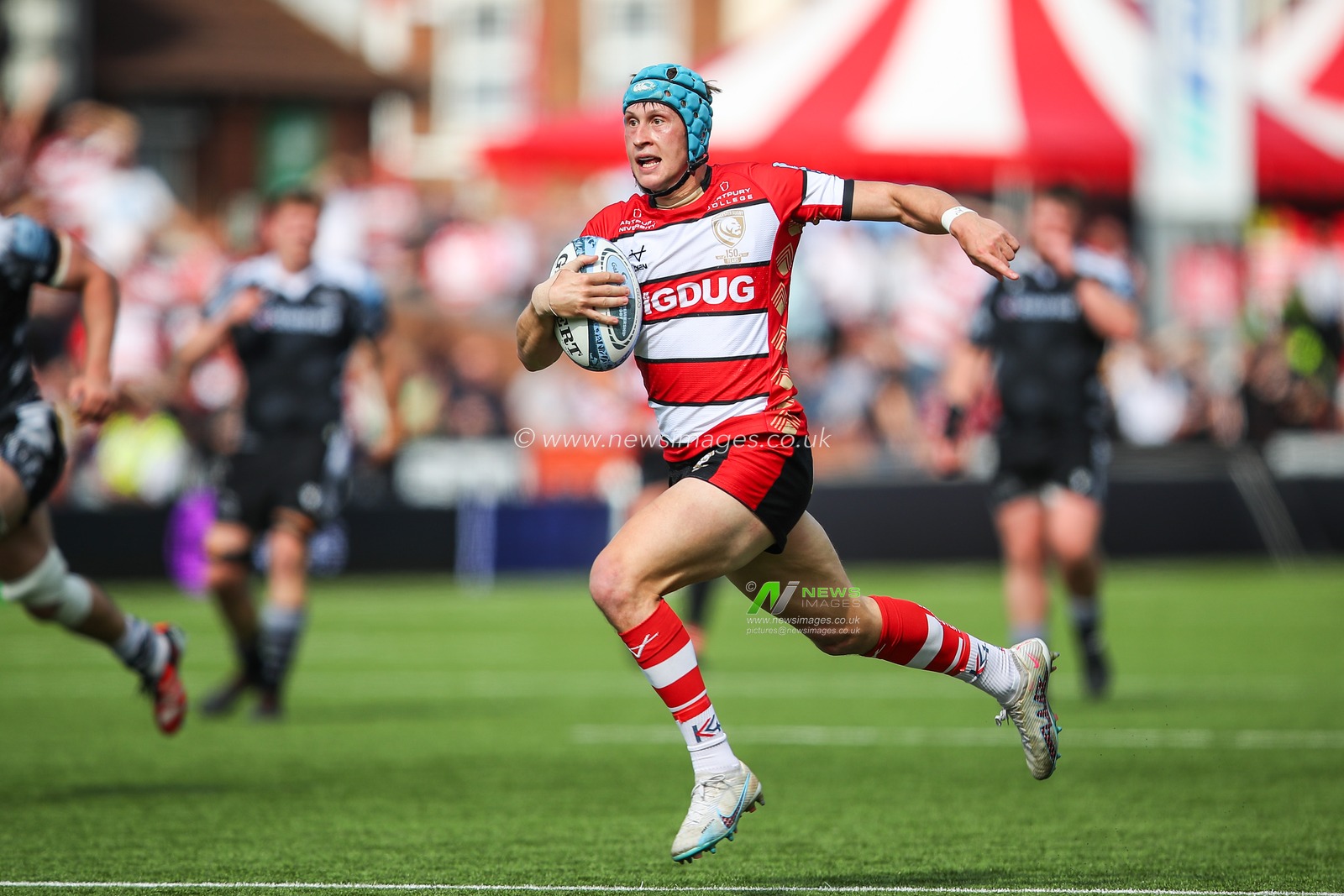 Josh Hathaway of Gloucester Rugby breaks with the ball during the Gallagher Premiership match Gloucester Rugby vs Newcastle Falcons at Kingsholm Stadium , Gloucester, United Kingdom, 18th May 2024

(Photo by Gareth Evans/News Images)