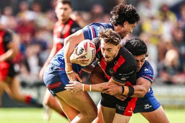 Matty Ashton of Warrington Wolves is tackled by Isaiah Vagana of Wakefield Trinity during the Betfred Super League round 26 match Wakefield Trinity vs Warrington Wolves at DIY Kitchens Stadium, Wakefield, United Kingdom on 05 September 2026

(Photo by Alfie Cosgrove/News Images)